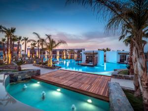 Bazén v ubytování Stella Island Luxury Resort & Spa (Adults Only) nebo v jeho okolí