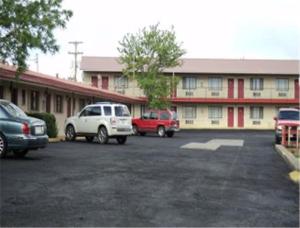 a building with cars parked in a parking lot at Cozy Inn in Cortez