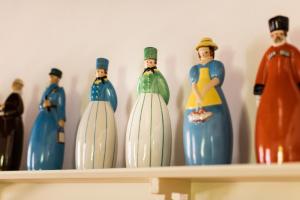 a shelf with four glass figurines on it at Residenza d'Epoca Albergo Quattro Fontane in Venice-Lido