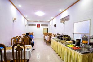 Reštaurácia alebo iné gastronomické zariadenie v ubytovaní Thiha Bala Hotel