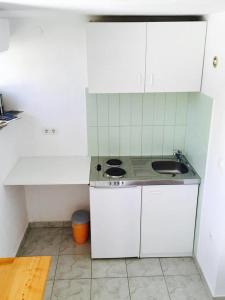 Kuchyňa alebo kuchynka v ubytovaní Linda Apartment