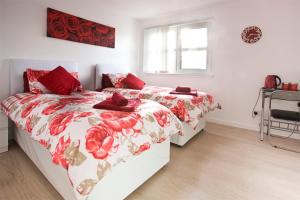 Postel nebo postele na pokoji v ubytování Gala Rooms Homestay - Free Parking