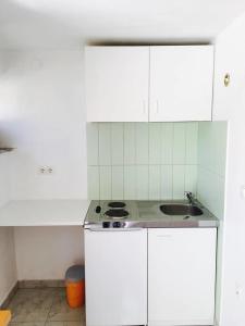 Kuchyňa alebo kuchynka v ubytovaní Linda Apartment