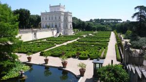Κήπος έξω από το Megi San Peter Apartment
