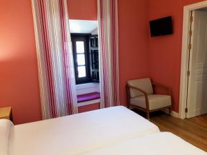 A bed or beds in a room at Hospedería Santa Elena