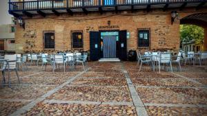 A restaurant or other place to eat at Hospedería Santa Elena