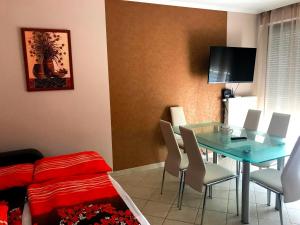 Televízia a/alebo spoločenská miestnosť v ubytovaní Princess Luxus Apartman