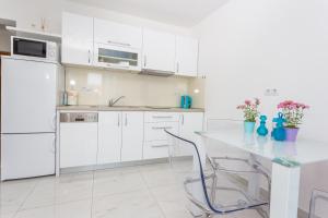 Apartments Gabelic的厨房或小厨房