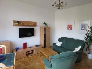 A television and/or entertainment centre at Hotel-Pension SCHLOSS -MIRAMAR
