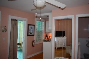 a living room with pink walls and a dining room at Seaport Inn in Key West
