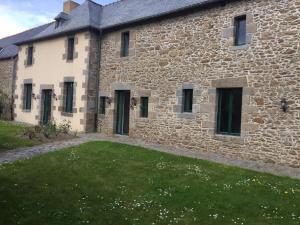 Bygningen som feriehuset ligger i + 6 billeder