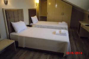Postel nebo postele na pokoji v ubytování Funda Hotel