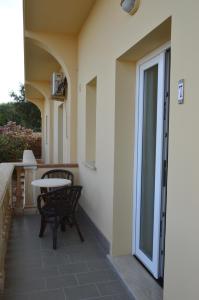 A balcony or terrace at Le Anfore Hotel - Lampedusa