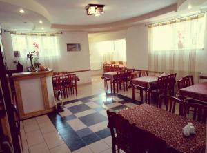 Restaurace v ubytování Shaian Edelweis + 15 fotografií