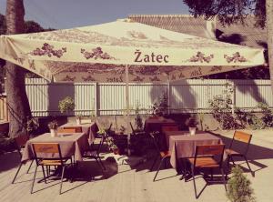 Restaurace v ubytování Shaian Edelweis
