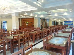 a large room with tables and chairs in it at Thanh Bình Gold Hotel in Sầm Sơn