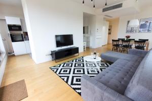 TV a/nebo společenská místnost v ubytování Komfortowy apartament Międzyzdroje