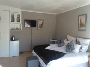 a bedroom with a large bed with white sheets at Dudsk Bed & Breakfast in Newcastle