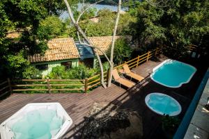 Výhled na bazén z ubytování Ecoresort Refúgio Cheiro de Mato nebo okolí