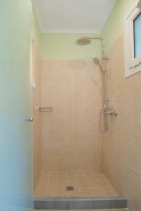 Un baño de Rhea Complex
