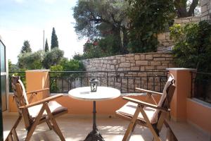 Un patio o zona al aire libre en Rhea Complex
