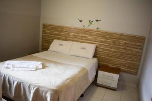 Postel nebo postele na pokoji v ubytování Hotel Dois Irmãos