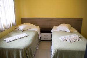 Postel nebo postele na pokoji v ubytování Hotel Dois Irmãos