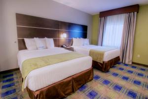 Postel nebo postele na pokoji v ubytování Days Inn & Suites by Wyndham Port Arthur