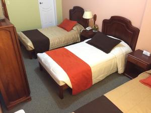 a hotel room with two beds in a room at Hotel Betania in Zamora