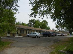 a group of cars parked in front of a building at Holiday Motel in Orillia