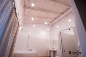 Koupelna v ubytování Hotel Skrinya