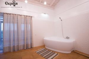 Koupelna v ubytování Hotel Skrinya