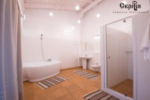Koupelna v ubytování Hotel Skrinya
