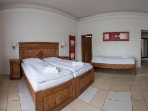 Posteľ alebo postele v izbe v ubytovaní Apartmány LAGUNA
