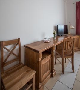 Televízia a/alebo spoločenská miestnosť v ubytovaní Apartmány LAGUNA