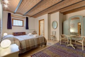 Llit o llits en una habitació de Podere Vignola 37 fotos més