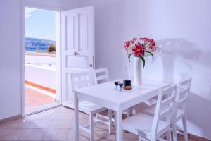 Fotografie z fotogalerie ubytování Katharos Pool Villas v destinaci Oia