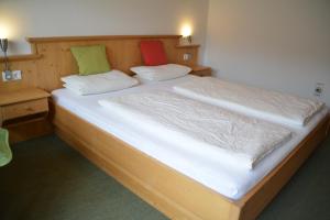Postel nebo postele na pokoji v ubytování Haus Lorenz + 9 fotografií