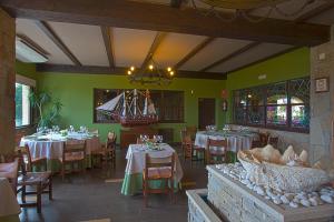 ห้องอาหารหรือที่รับประทานอาหารของ Hotel Os Olivos