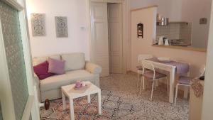 a living room with a couch and a table at Maison de Famille in Acerenza