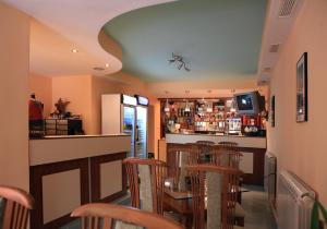 Lounge nebo bar v ubytování R&G Hotel