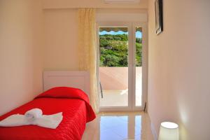 A bed or beds in a room at Luxury Suites in Stavromenos