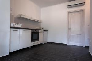Köök või kööginurk majutusasutuses Vitorlás Apartman