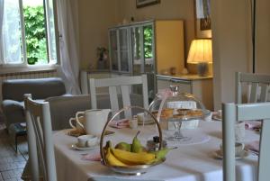 a table with a bowl of bananas on it at L'Altalena in Mommio