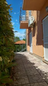 an alley with a balcony and a building at Apartments Eden in Jadranovo