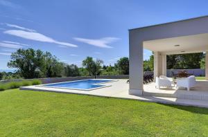 Bazén v ubytovaní Holiday Home Casa Histria alebo v jeho blízkosti