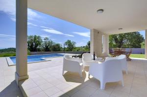 Bazén v ubytovaní Holiday Home Casa Histria alebo v jeho blízkosti