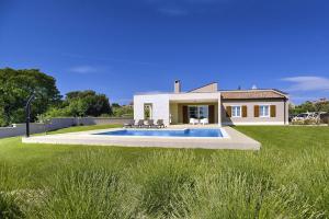 Bazén v ubytovaní Holiday Home Casa Histria alebo v jeho blízkosti