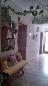A seating area at Vrohaki Studios & Rooms