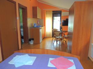 Postel nebo postele na pokoji v ubytování Villa Budvanka Guesthouse